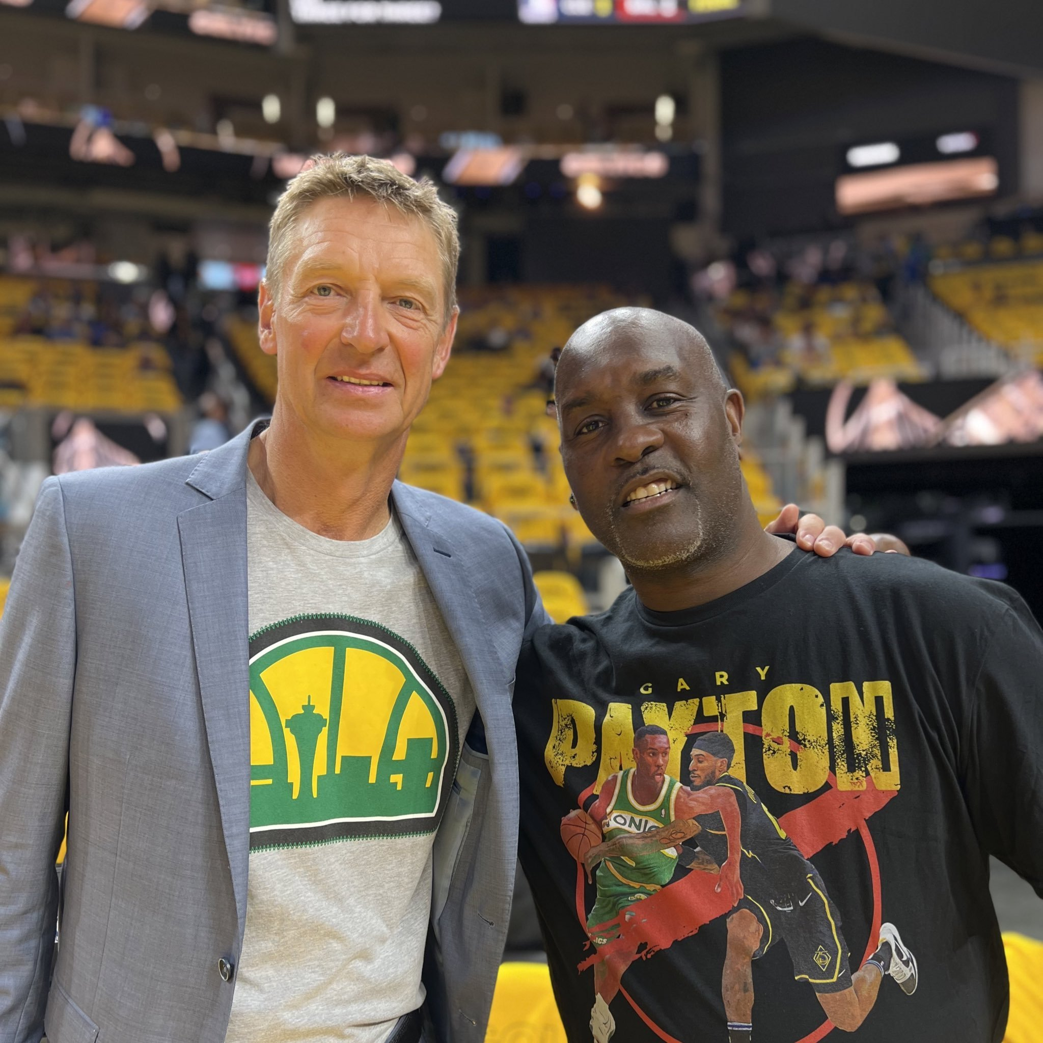 包括股东在 包括股东在